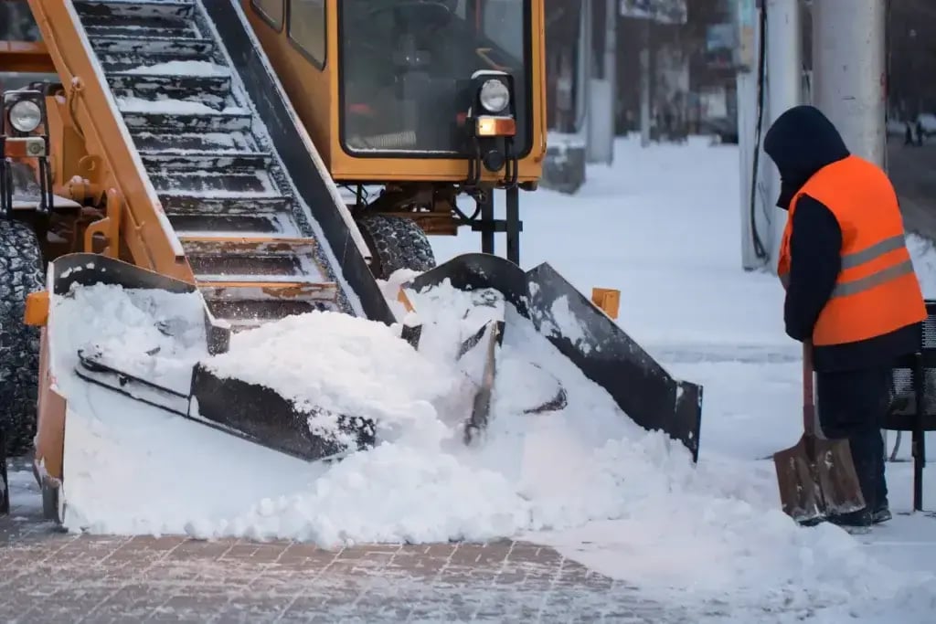 Pictue-Asennus-Teiden-Kunnossapito-1024x683